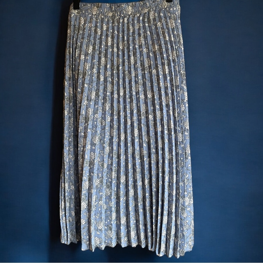 Max Studio Blue White Pleated Floral Midi Skirt